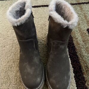 Very G Charcoal Boots with Plush Lining